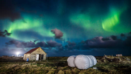 冰岛北部的灯 北极极光