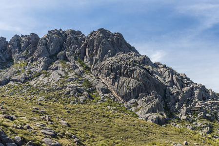 从坛岩 Itatiaia 国家公园中的视图