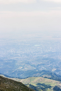 阿拉木图城市景观从山顶