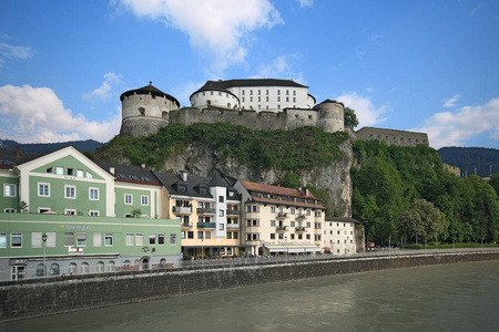 Kufstein 堡垒在山顶在河, 蒂罗尔, 奥地利