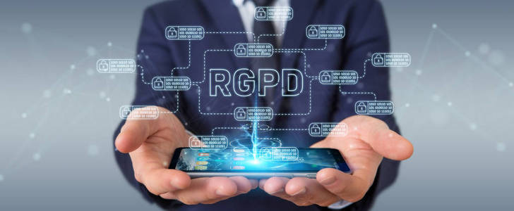 商人用手机 Gdpr 法律接口保护他的数据