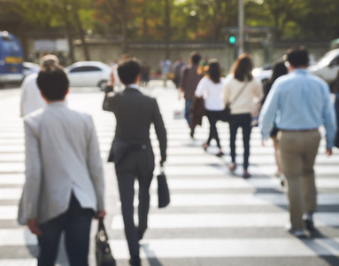 业务人走上街头市区市