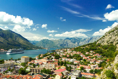 美丽的 Kotor 湾夏季景观, 黑山