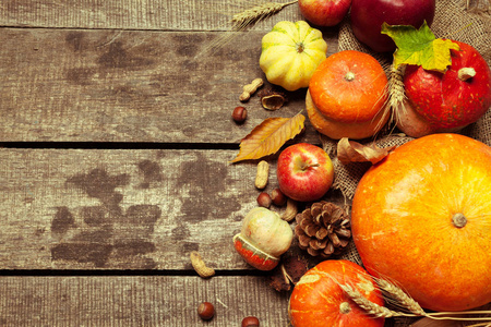秋季背景与成熟的水果和蔬菜