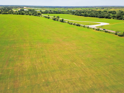 鸟瞰绿色农田和连绵起伏的山坡景观, 在丘陵国家, 美国得克萨斯州西部