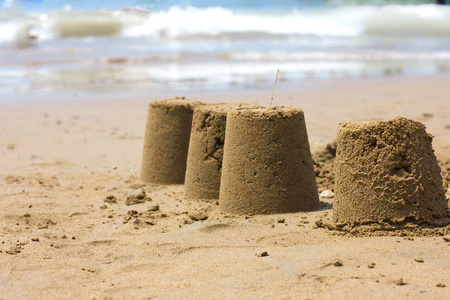 海边沙滩上的沙子城堡