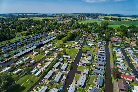 荷兰 Giethoorn 村鸟瞰图。Giethoorn 也叫 荷兰的威尼斯 并且年年接受大约800.000 个访客