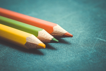彩色铅笔与滤波效果复古怀旧风格