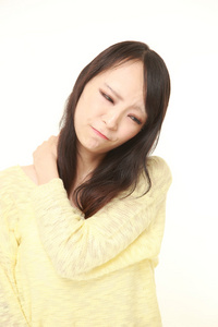 日本年轻女性患有颈部疼痛