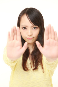 日本年轻女性做停止手势