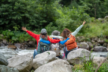旅行的路图片-旅行的路素材-旅行的路插画-摄图新视界