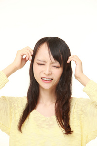日本年轻女性患头痛病