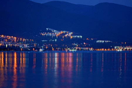 鸟瞰城市的海边, 夜晚的海景