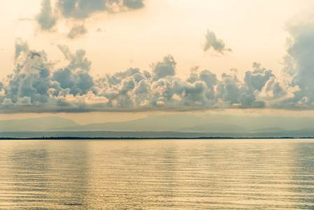 海上日出景观