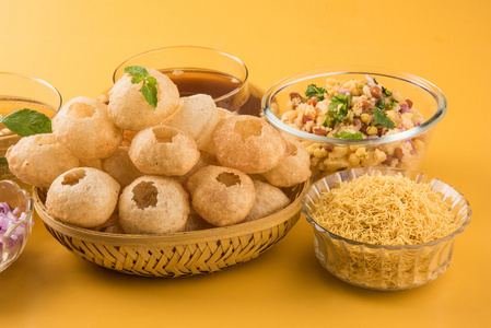 聚苯胺普瑞或 panipuri Golgappe 或 gol gappe，聊天项目，印度