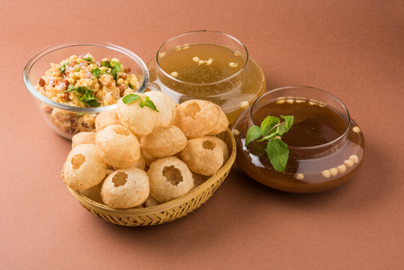 聚苯胺普瑞或 panipuri Golgappe 或 gol gappe，聊天项目，印度