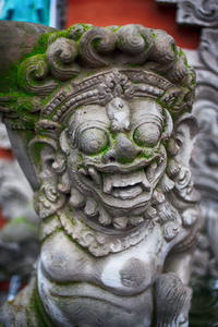 传统的巴厘岛雕像在巴厘岛，印度尼西亚