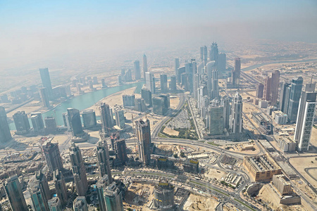 迪拜，阿拉伯联合酋长国。从迪拜哈利法塔的高度鸟瞰图