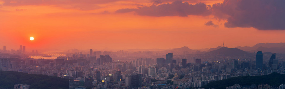 韩国，首尔城市天际线的全景日落