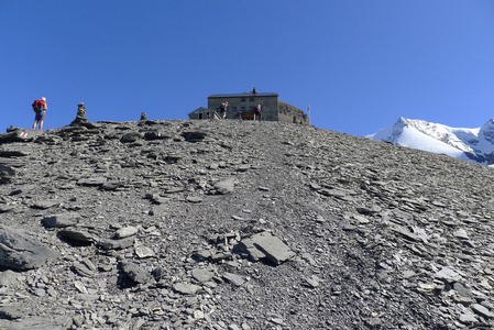 在 Bearentrek 上行走瑞士的山