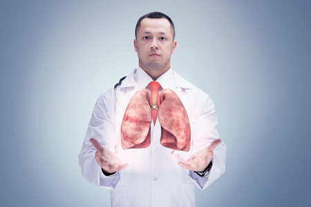 医生用听诊器和肺在手上高分辨率。