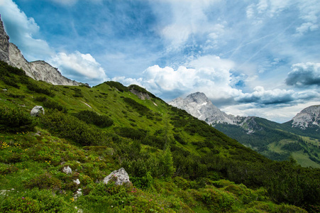 美丽的山风景在奥地利