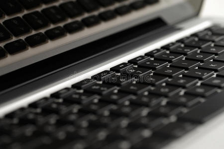 设计精美的现代笔记本电脑键盘