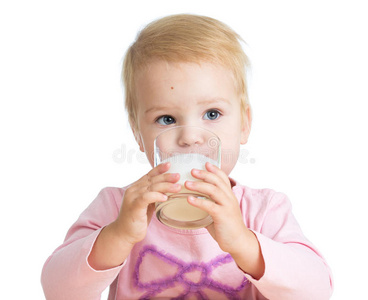 喝玻璃酸奶的孩子