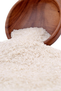 木碗生米饭