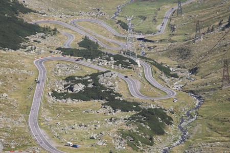 Transfagarasan 路, 一条铺设的山路横跨罗马尼亚的一条山脉南部