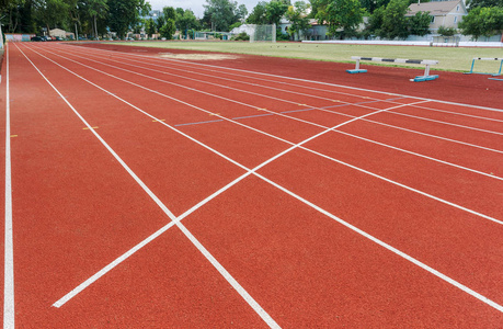 跑道, 跑步, 红色运动场在露天跑步机.