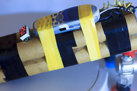 在引爆器的帮助下炸毁浅深度切割照片