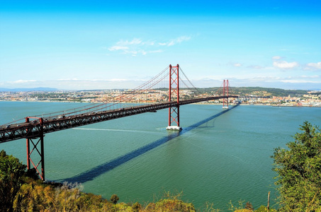 25 4 月桥梁在里斯本的视图
