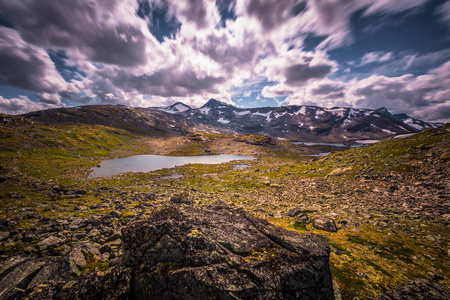 挪威 Jotunheimen 国家公园的野生山地景观