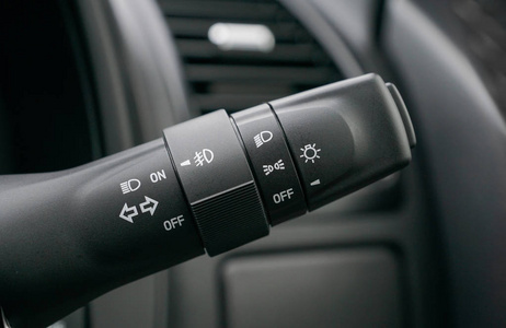 汽车灯关闭汽车灯开关/汽车的一部分照片