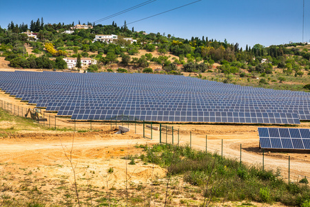 太阳能电池板生产绿色 环保的能源，从