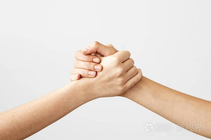 两只手互相抱着强烈