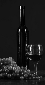 Winetasting 和品尝静物概念。波尔多或赤霞葡萄酒
