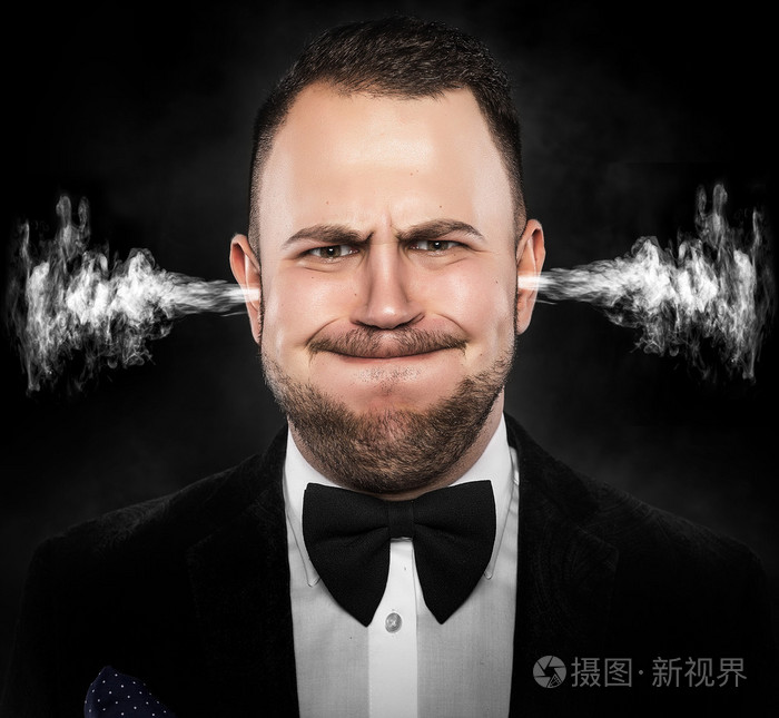 压力大的人,有烟冒出来从他的耳朵