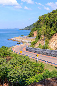 泰国东部 Chanthaburi Noen Nangphaya 景观点的海滨公路公路