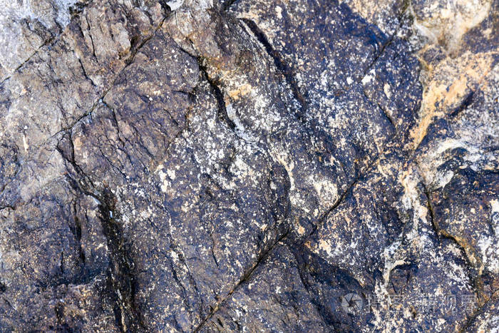 岩石的纹理和表面的背景.裂纹和风化的天然石背景