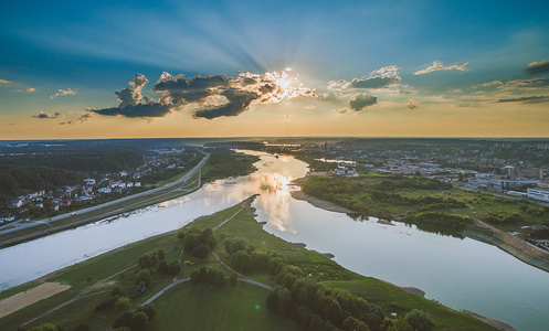 立陶宛考纳斯的夏天日落景色
