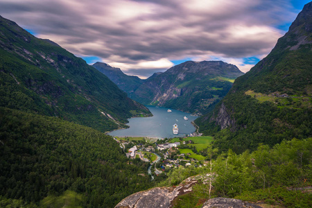 Geiranger2018年7月30日 令人惊叹的联合国教科文组织 Geiranger 峡湾全景图挪威