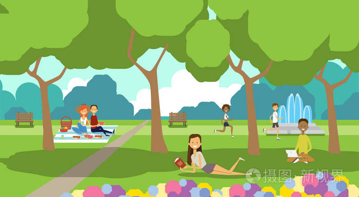 城市公园休闲人坐绿色草坪使用笔记本电脑野餐男子女子树木景观背景