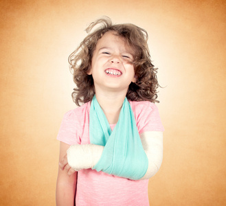 痛苦的面部表情上的孩子图片