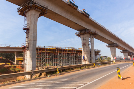 建设新的高速公路匝道连接