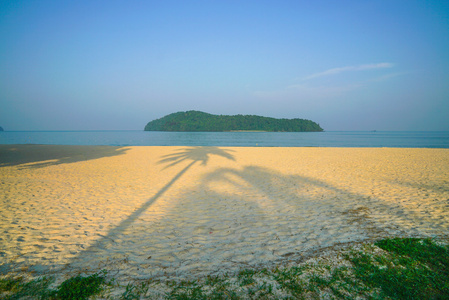 在马来西亚的热带海滩