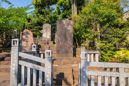 墓碑在泉岳寺寺47浪人墓地的站点在日本东京