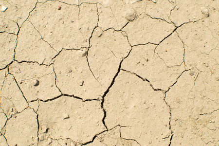 在干旱和全球变暖的概念下, 干燥的地球顶端被打破。表面裂纹的破碎粘土质地