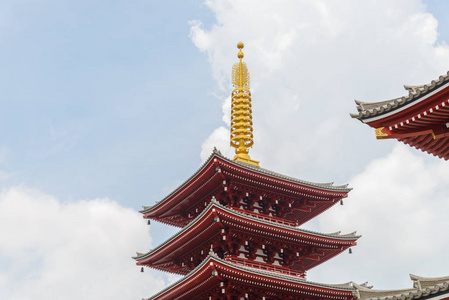 传感器寺位于浅草区。传感器寺是浅草的象征, 也是日本最著名的寺庙之一。